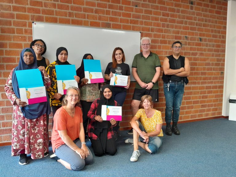 Ze hadden nog nooit gefietst en stappen nu op en fietsen weg. Tien statushouders volgden de afgelopen 8 weken een fietscursus en kregen onlangs hun welverdiende certificaat.🥳 ‘Het was prachtig om te zien met hoeveel enthousiasme de vrouwen meededen aan de fietscursus’, zegt Cobie Alkema van Vluchtelingenwerk Welzijn Lelystad. ‘Ze zijn erg blij dat ze […]