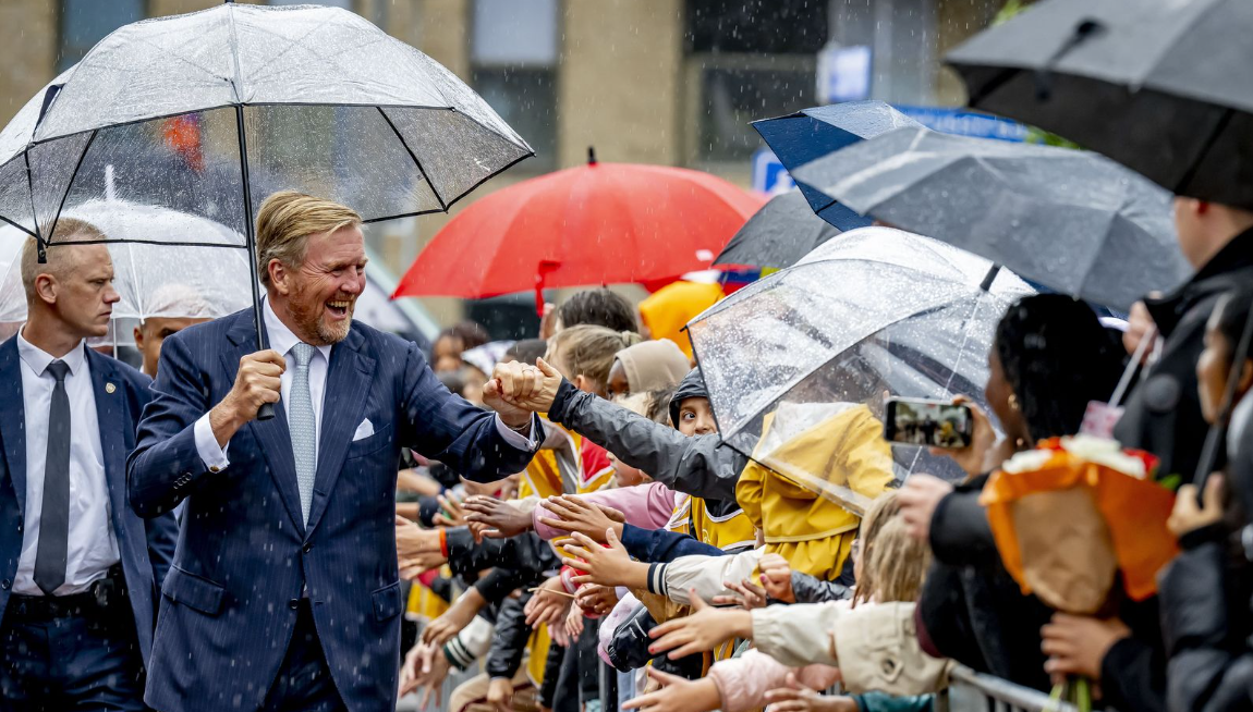 Wat een geweldig nieuws: op dinsdag 28 oktober komt Koning Willem-Alexander bij het IDO op bezoek! Een enorme eer, en we kijken er ontzettend naar uit. Het wordt een bijzonder moment voor iedereen die bij onze stichting betrokken is. Lees hier meer over het bezoek!