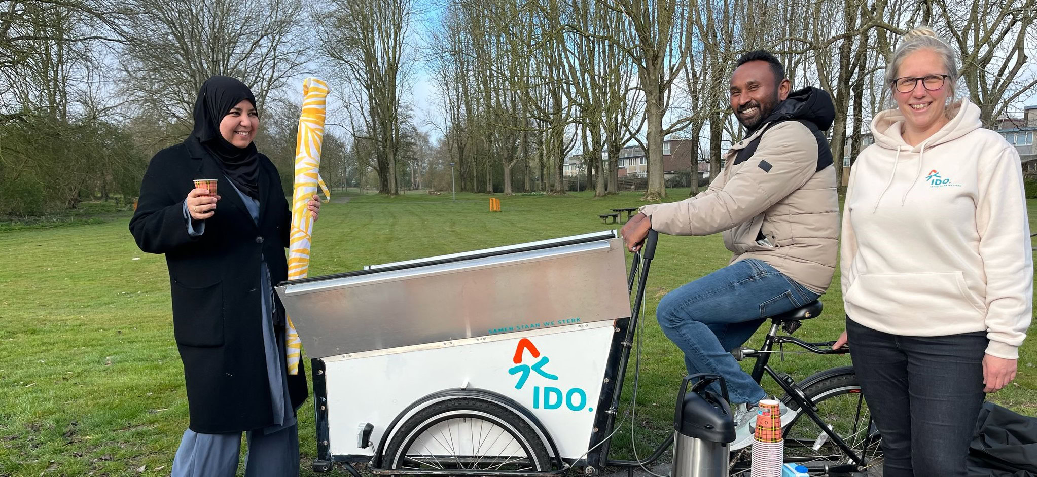 Vorige week hebben we met trots de Buurtfiets gelanceerd, een initiatief vanuit het project De Buurt In. Deze bakfiets brengt het IDO niet alleen onder de aandacht, maar fungeert ook als een mobiel inloopspreekuur in de wijk. Met koffie, thee, bellenblaas en hondenkoekjes gaan we op een laagdrempelige manier in gesprek met buurtbewoners. Zo komen […]